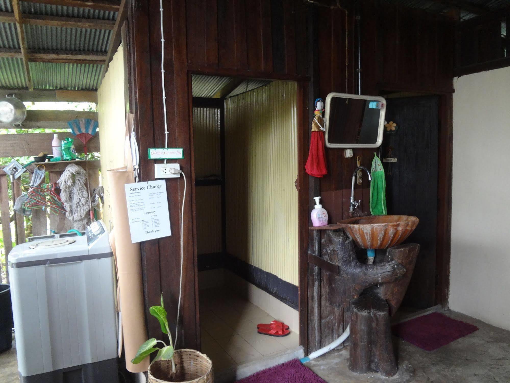 Baan Mai Guesthouse Mae Hong Son Luaran gambar
