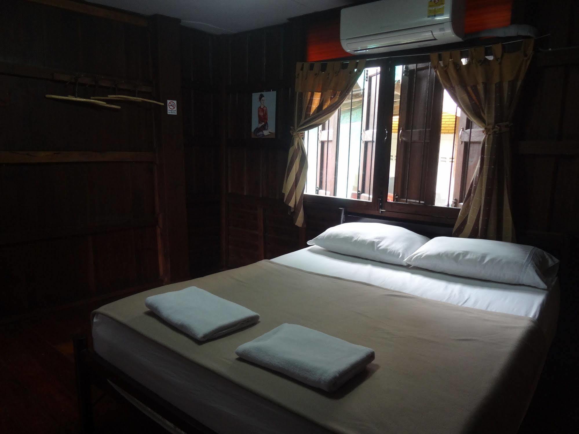 Baan Mai Guesthouse Mae Hong Son Luaran gambar
