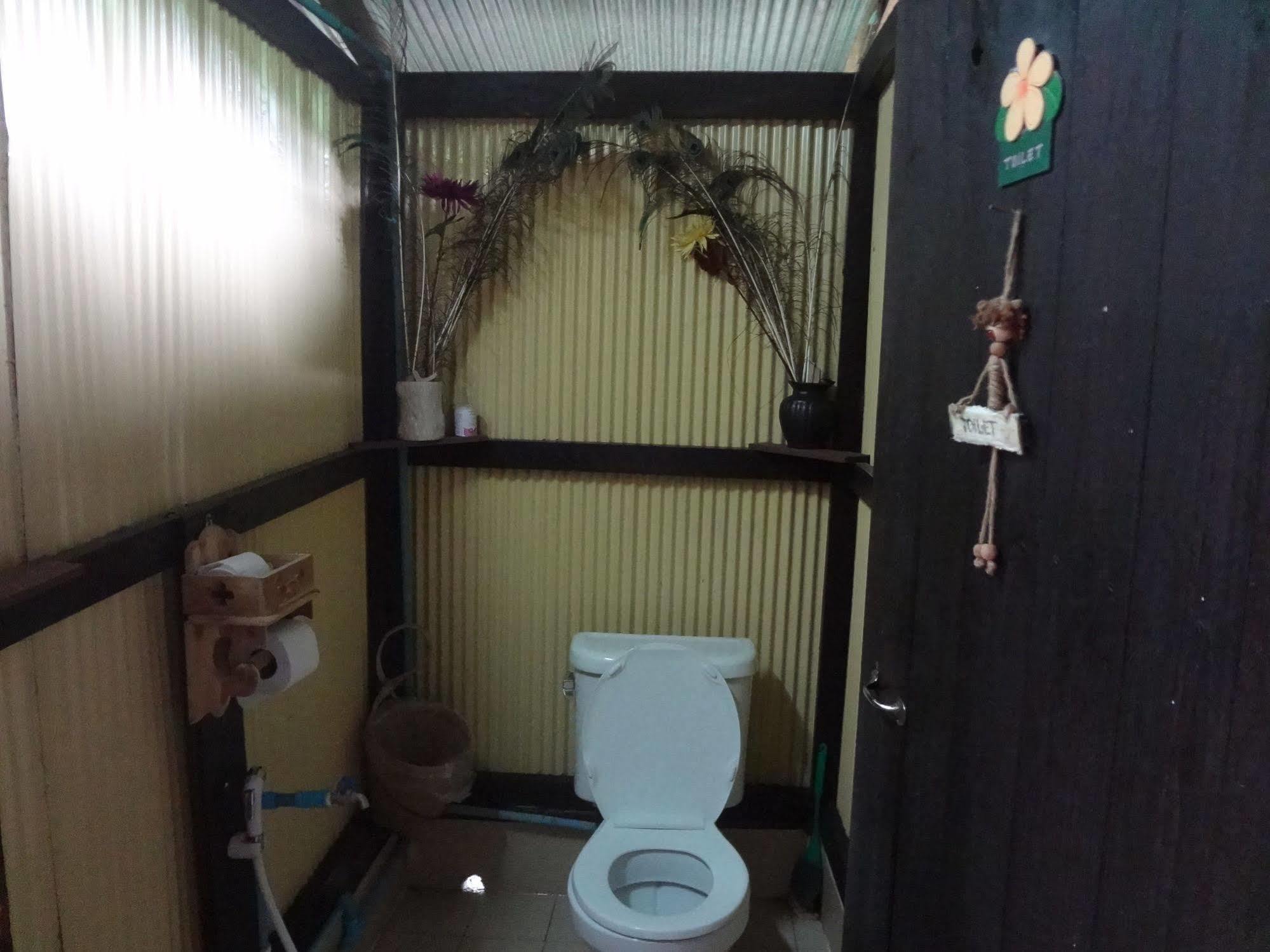Baan Mai Guesthouse Mae Hong Son Luaran gambar