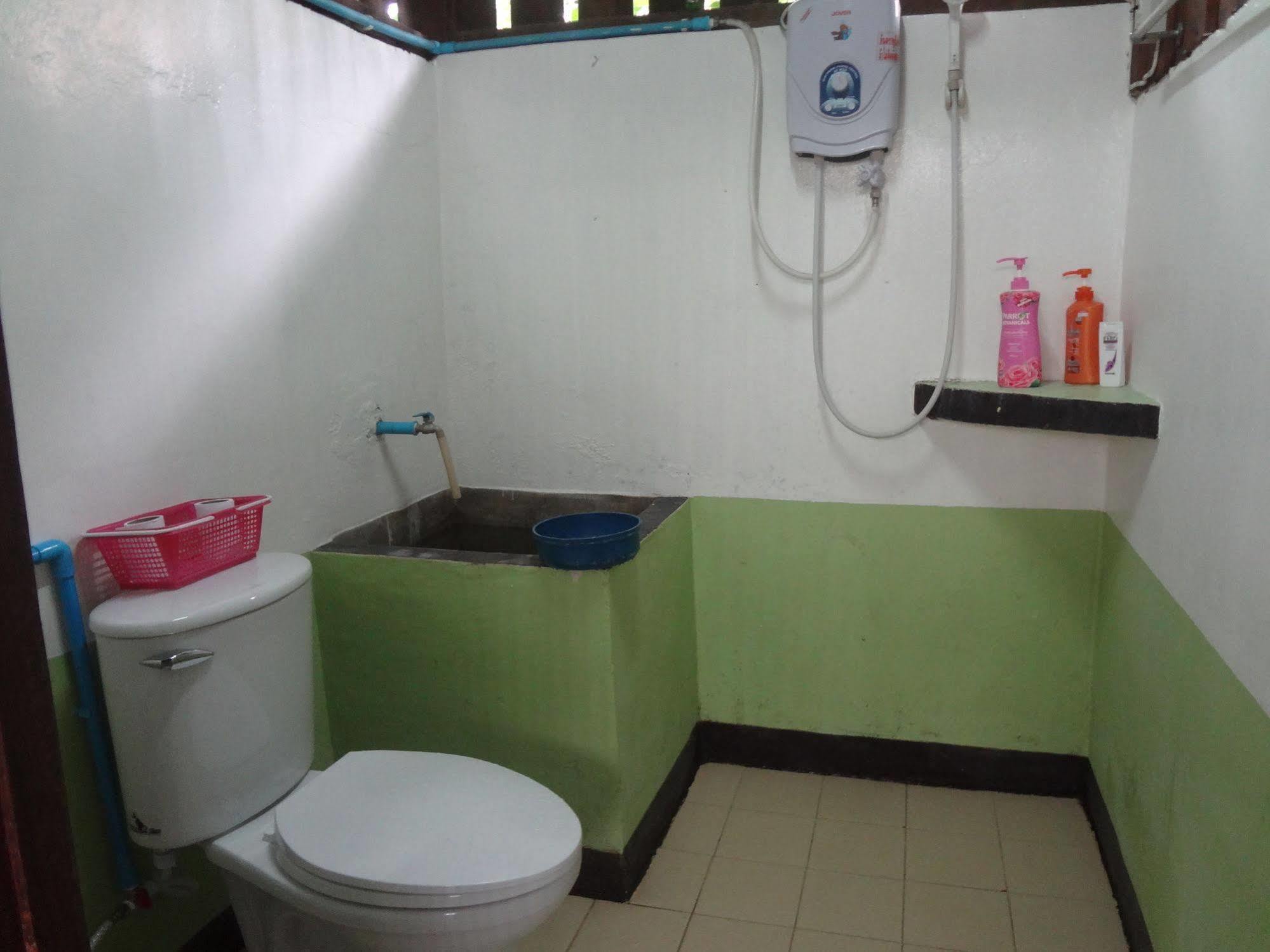 Baan Mai Guesthouse Mae Hong Son Luaran gambar