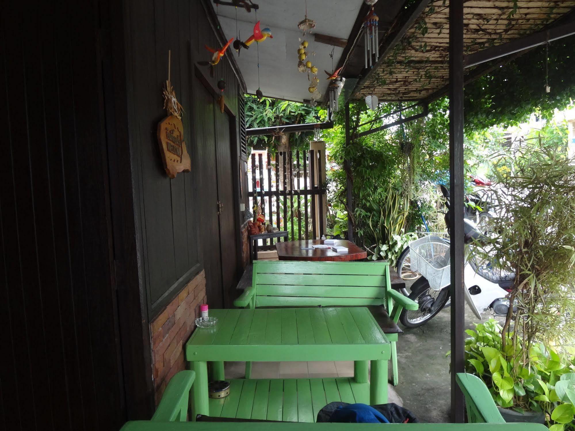 Baan Mai Guesthouse Mae Hong Son Luaran gambar